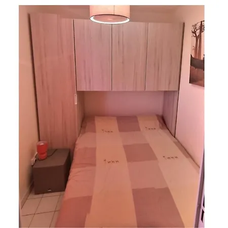 50m From The Apartment Valras-Plage